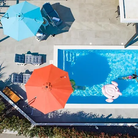 아파트 Luxury Pool Apartment By The Sea
