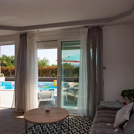 Luxury Pool Apartment By The Sea Apartment