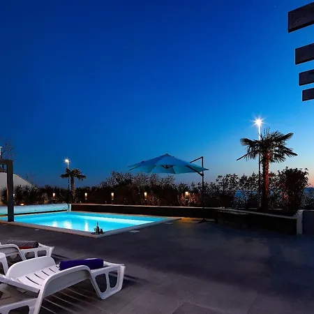 Luxury Pool Apartment By The Sea Apartment Kostrena