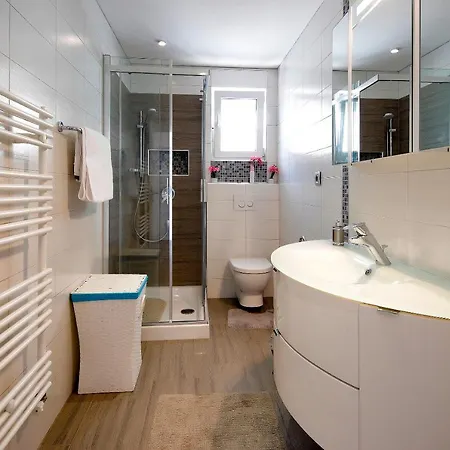 Luxury Pool Apartment By The Sea 아파트 *