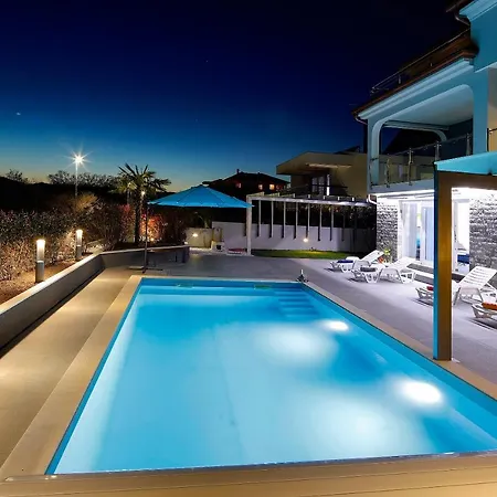 아파트 Luxury Pool Apartment By The Sea *