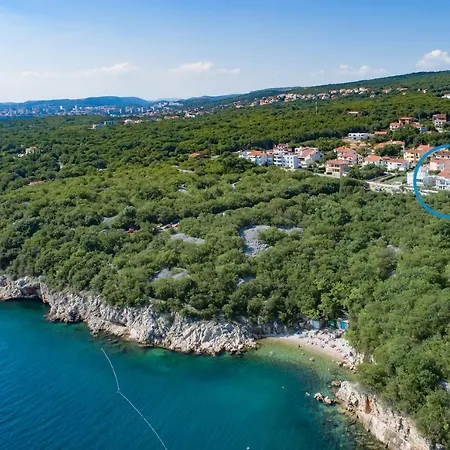 Lägenhet Luxury Pool Apartment By The Sea Kostrena