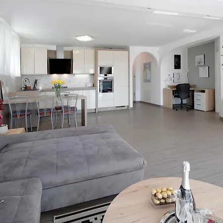 Lägenhet Luxury Pool Apartment By The Sea *