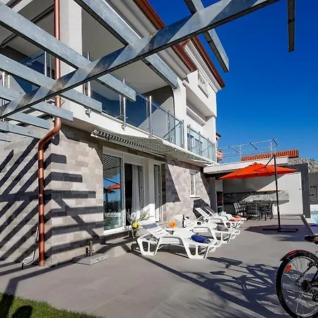 Luxury Pool Apartment By The Sea Kostrena